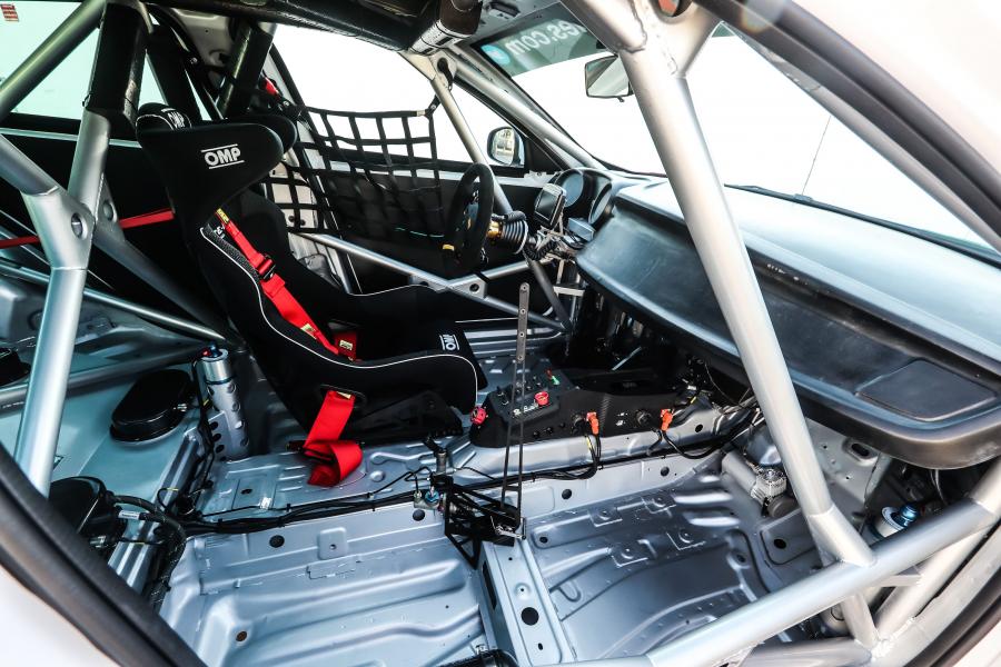 Интерьер Alfa Romeo Giulietta TCR by Romeo Ferraris (940) 2016 года  (фото 8 из 40)